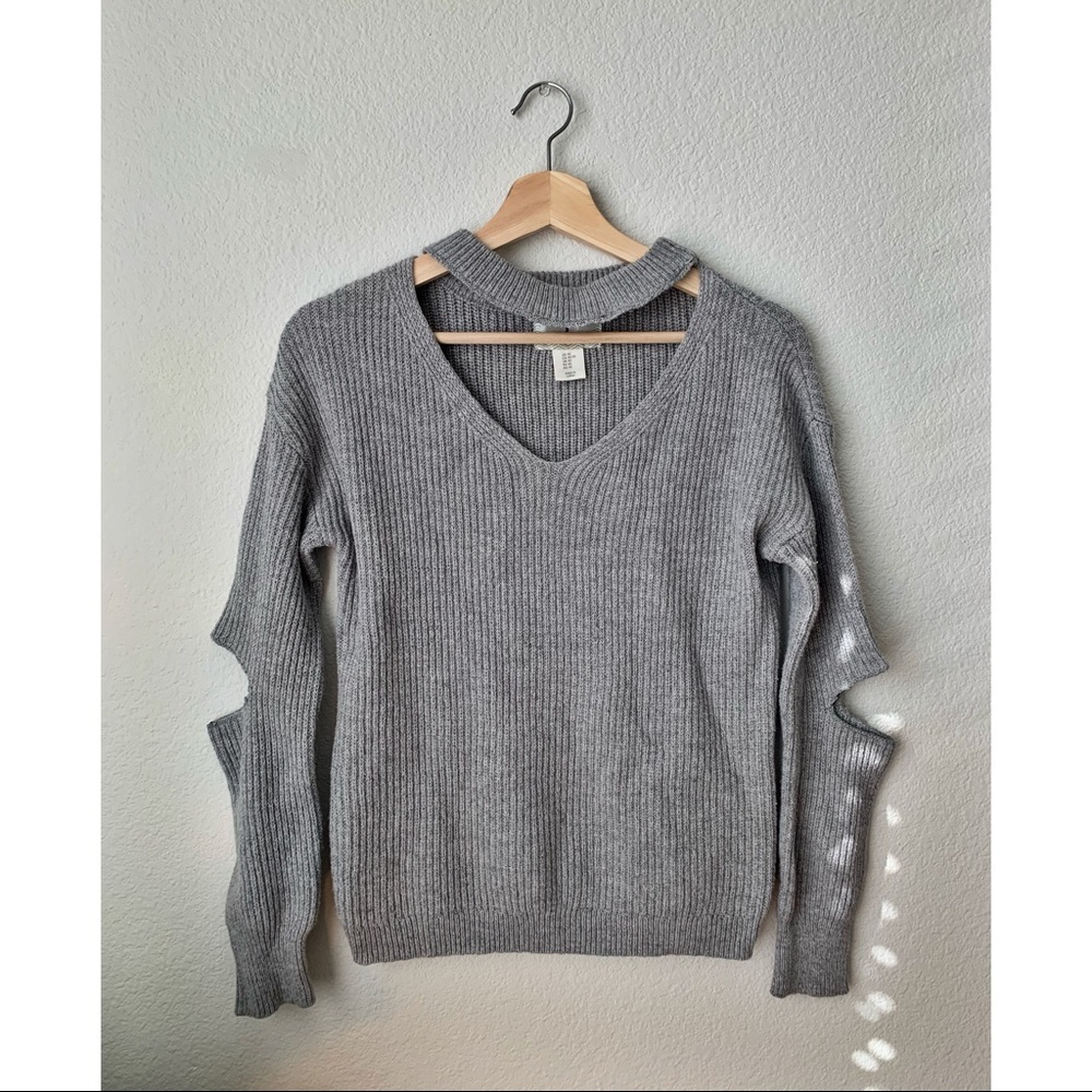 Cut Out v neck sweater size XS